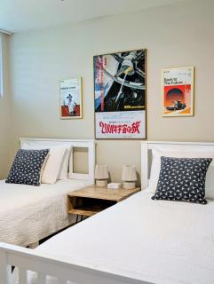 OCEAN FRONT modern 2BR 2BA, king bed, beach, pool! - 3