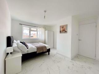 Thames Lodge - 1