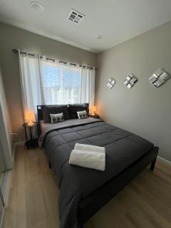 Modern 3BR and Office Near NYC With Parking - Sleeps 7 - 7