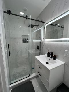 Modern 3BR and Office Near NYC With Parking - Sleeps 7 - 3