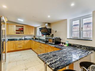 6 Bed in Longnor 77369 - 2