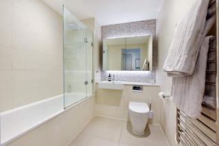 Kings Cross St Pancras Apartment with Panoramic Balcony - 9