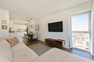 Kings Cross St Pancras Apartment with Panoramic Balcony - 2