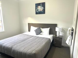 No 1 Motels - 3