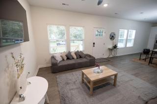 4 Min to Downtown - 10 Min to Elon - Washer and Dryer - 7