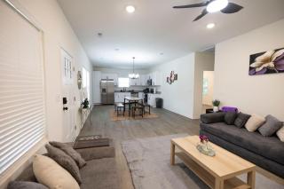 4 Min to Downtown - 10 Min to Elon - Washer and Dryer - 4