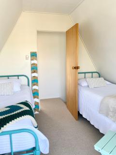 The Waihi Beach Bach - Sea Views, 3 min to the Beach & Shops - 4