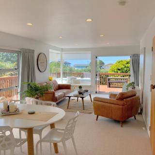 The Waihi Beach Bach - Sea Views, 3 min to the Beach & Shops - 1