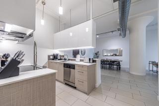 Industrial Style 2BR Condo Downtown LA With Rooftop! - 3
