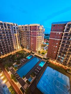 Monarch Parksuites 2BR Deluxe 4 Family beds - 5