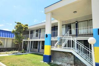 Days Inn by Wyndham Seguin TX - 9