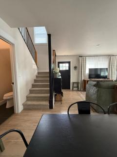 Townhouse in Prime Location! - 8