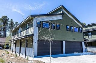 Townhouse in Prime Location! - 9