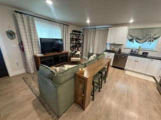 Townhouse in Prime Location! - 3