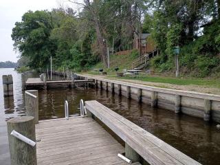 Cozy Riverside Cabin Rental with Fishing Access on Wolf River, Wisconsin - 3