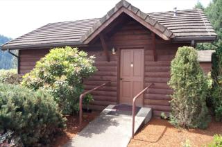 Cozy Cabin Rental for a Camping Retreat on the Umpqua River in Oregon - 0