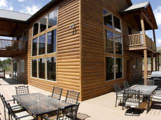 Western Cabin Surrounded by Sublime Natural Beauty near Zion National Park in Utah - 6