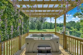 Luxury Geo Dome with Hot Tub Perfect for a Glamping Getaway near Houston, Texas - 4