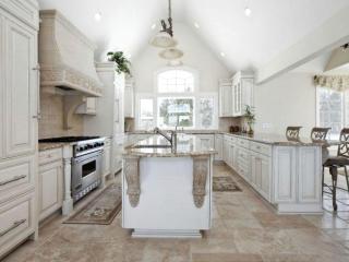 Stunning Waterfront Villa Rental with a Jacuzzi and a Heated Pool for a Luxury Getaway in the Hamptons, New York - 2