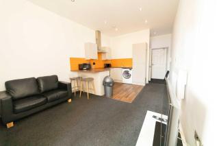 Modern Central Blackburn 1 Bed Apartment - 6