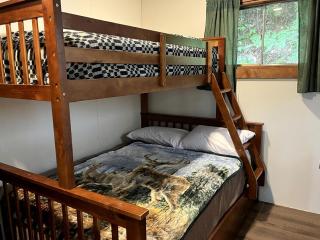 Special Cottage to Enjoy Incredible Sunsets by a Lake in Colton, New York - 2