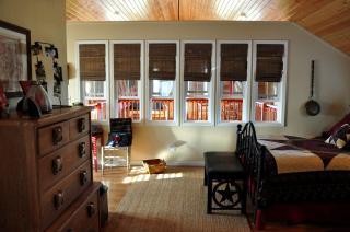 Beautifully Furnished Barn Getaway Located on a Sustainable Living Farm near Metropolis, Illinois - 9