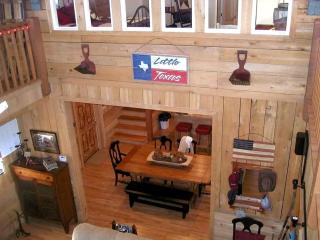 Beautifully Furnished Barn Getaway Located on a Sustainable Living Farm near Metropolis, Illinois - 1