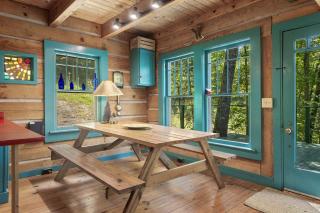 Beautiful Rustic Cabin Surrounded by Nature with Incredible Views and a Wrap-Around Deck for an Amazing Glamping Experience in Marshall, NC - 8