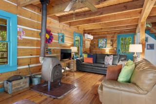 Beautiful Rustic Cabin Surrounded by Nature with Incredible Views and a Wrap-Around Deck for an Amazing Glamping Experience in Marshall, NC - 1