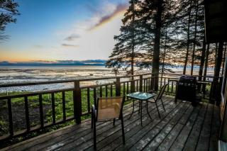 Delightful Waterfront Cabin near the Chugach National Forest, Alaska - 5