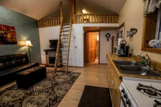 Delightful Waterfront Cabin near the Chugach National Forest, Alaska - 1