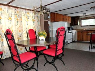 Cozy Lake Cabin with a Sandy Beach and Pontoon Boat in North Wisconsin - 4