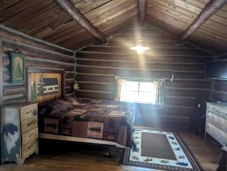 Secluded Lakeside Log Cabin Ideal for Couples Getaway' in Hayward, Wisconsin - 6
