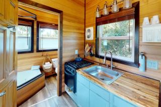 Impressive Tiny House in Waldport, Oregon - 8