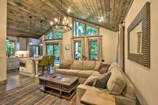 Modern Chic Cabin with Game Room and Hiking Trails in North Carolina - 9