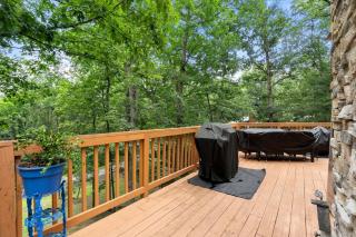 Rustic A-Frame Chalet with Hot Tub & Scenic Views in Mount Jackson, Virginia - 4