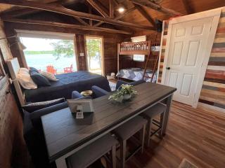 Cozy Waterfront Cabin for a Memorable Getaway on Toledo Bend Lake in Hemphill, Texas - 8