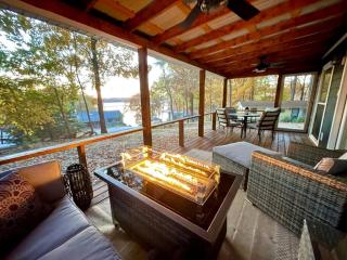 Outstanding Lakefront Cottage with Fire Pit in Cadiz, Kentucky - 8