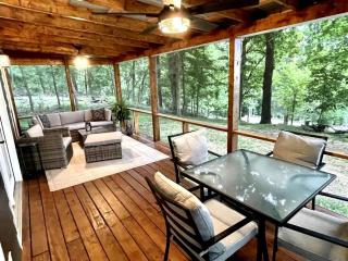 Outstanding Lakefront Cottage with Fire Pit in Cadiz, Kentucky - 7