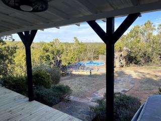 The Ultimate Romantic Getaway: Charming Cabin with a Hot Tub in Wimberley, Texas - 8