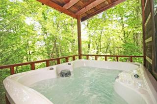 Snug and Cozy Cabin Rental with a Hot Tub near Copperhill for a Relaxing Vacation in Tennessee - 2
