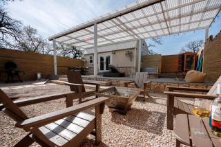 Secluded Luxury Couples Cabin with a Sauna and a Pool, Perfect for a Romantic Weekend in Texas Hill Country - 9