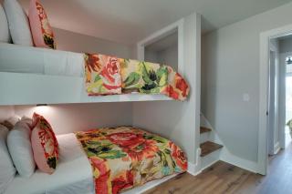 Magical Family Cabin with Breathtaking Beauty and Modern Interior in Alabama - 3