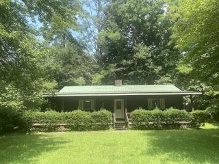 Rustic Log Cabin Rental near Chattahoochee National Forest, Georgia - 2