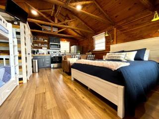 Rustic Waterfront Cabin on Toledo Bend Lake for an Unforgettable Getaway in Nature in Hemphill, Texas - 5