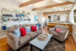 Glorious Whidbey Island Accommodation on Double Bluff Beach - 9