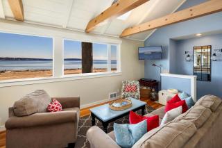 Glorious Whidbey Island Accommodation on Double Bluff Beach - 1