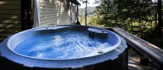 Cozy Cottage with a Jacuzzi in the Snowbird Mountain Range with Views of Lake Santeetlah, North Carolina - 5