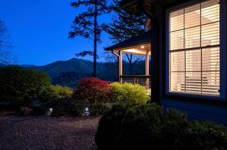 Cozy Cottage with a Jacuzzi in the Snowbird Mountain Range with Views of Lake Santeetlah, North Carolina - 2