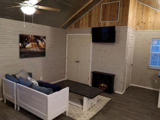 Romantic Granbury Cabin Ideal for a Texas Getaway - 9